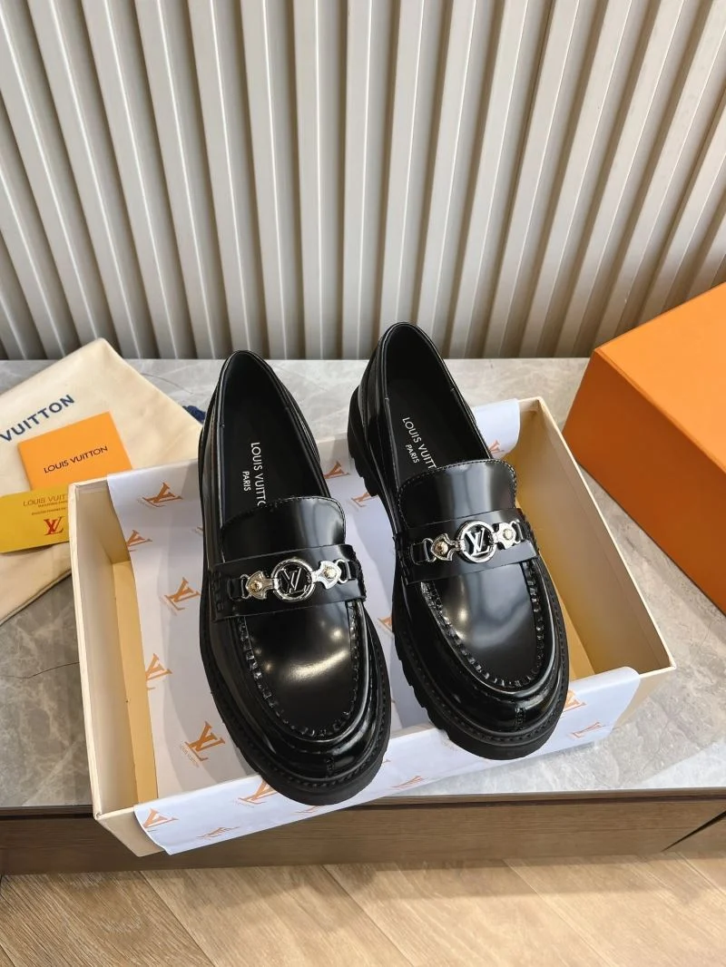 Louis Vuitton Low Shoes Snug 31607