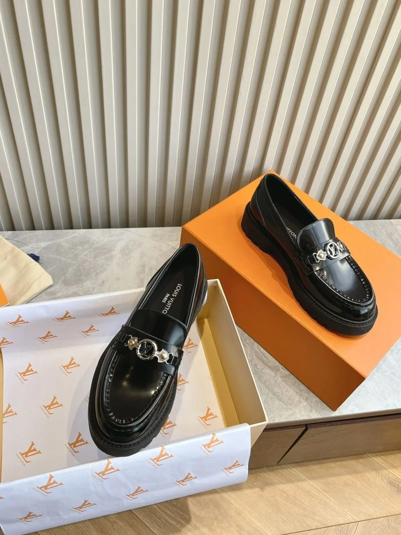 Louis Vuitton Low Shoes Snug 31607