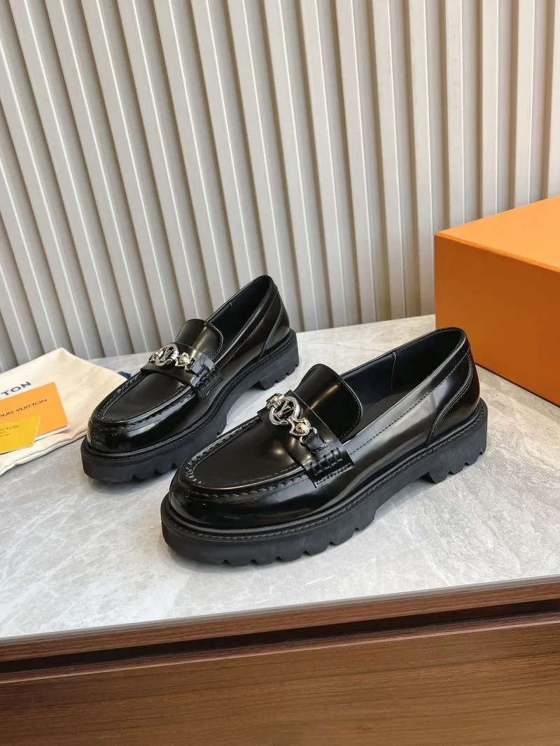 Louis Vuitton Low Shoes Snug 31607
