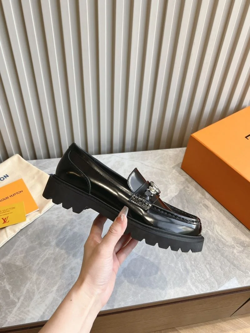 Louis Vuitton Low Shoes Snug 31607