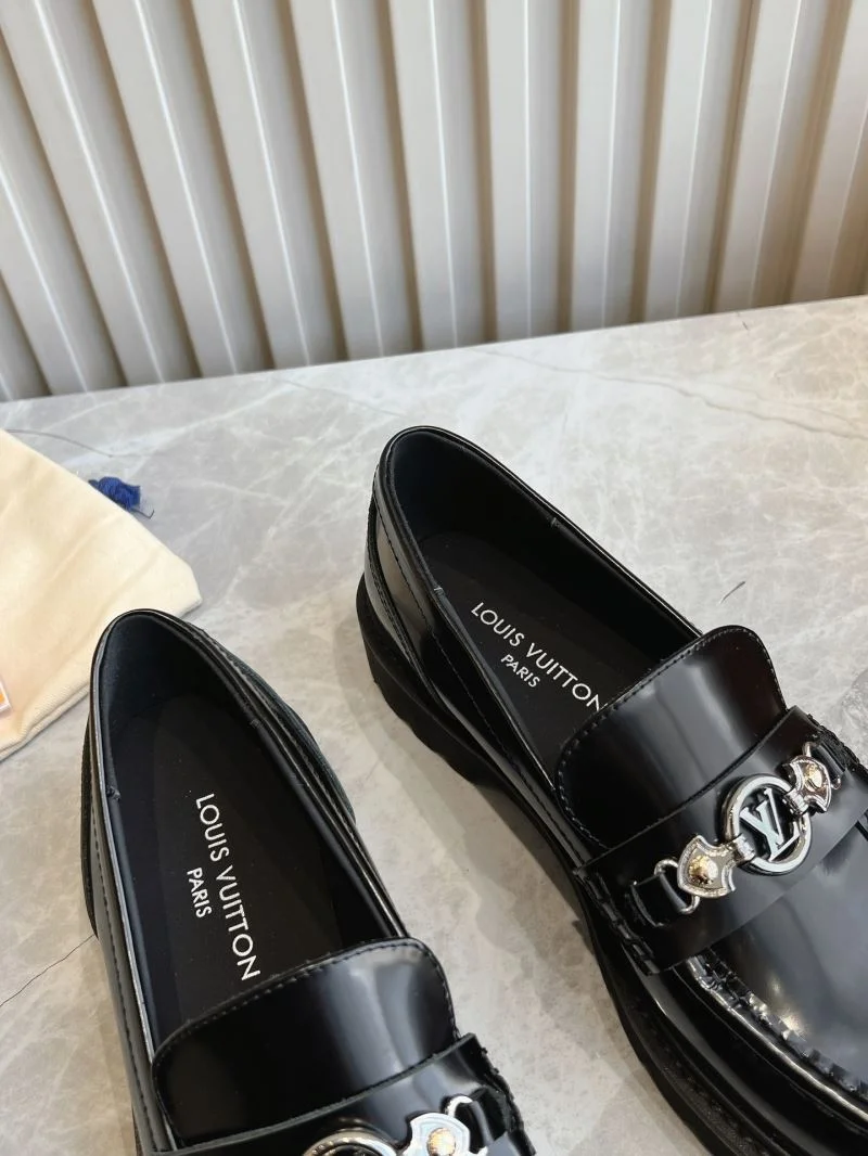 Louis Vuitton Low Shoes Snug 31607