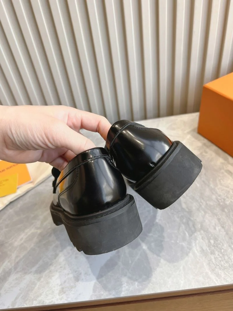 Louis Vuitton Low Shoes Snug 31607