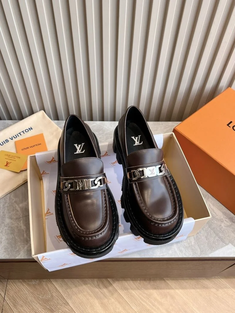 Louis Vuitton Low Shoes FashionForward 31603