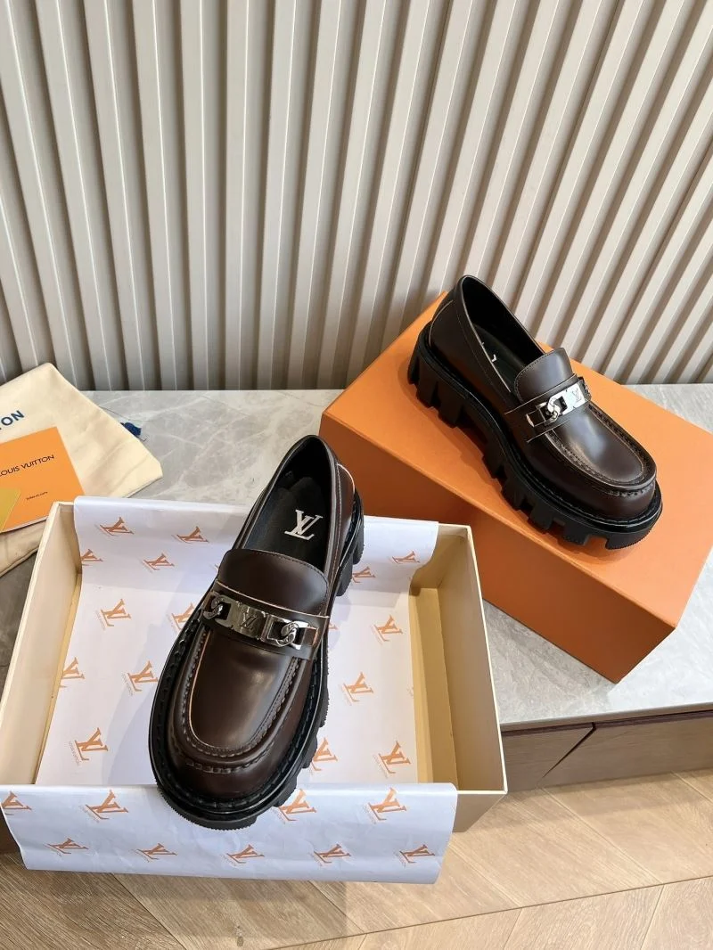 Louis Vuitton Low Shoes FashionForward 31603