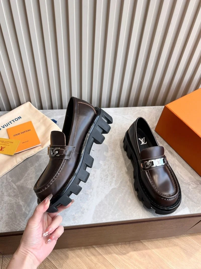 Louis Vuitton Low Shoes FashionForward 31603