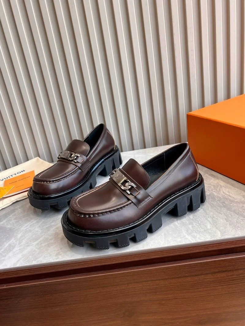 Louis Vuitton Low Shoes FashionForward 31603