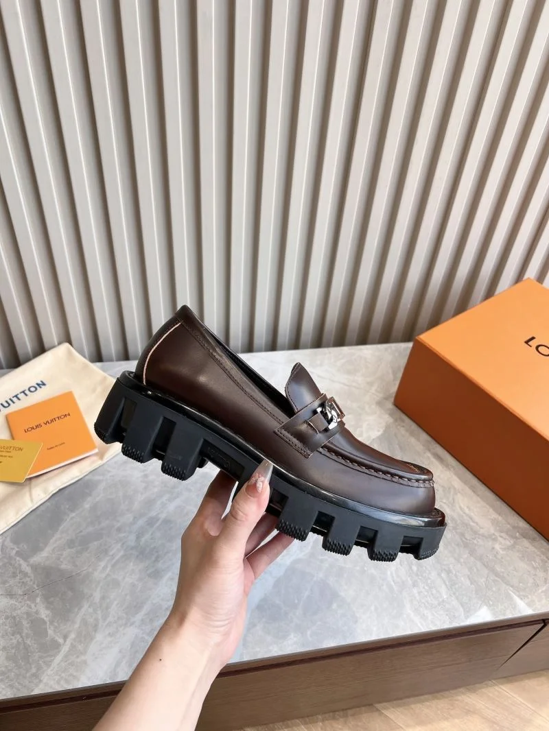 Louis Vuitton Low Shoes FashionForward 31603