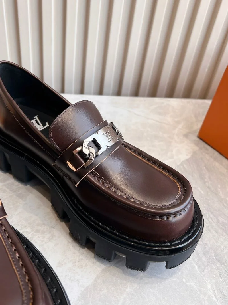 Louis Vuitton Low Shoes FashionForward 31603