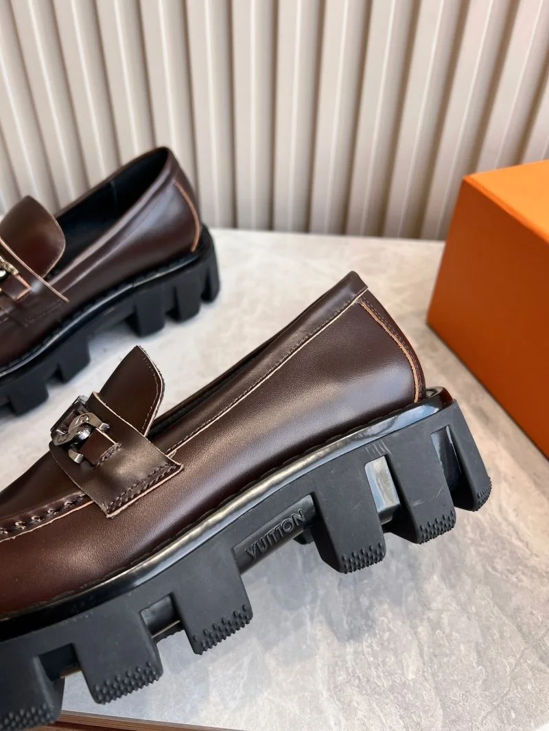 Louis Vuitton Low Shoes FashionForward 31603