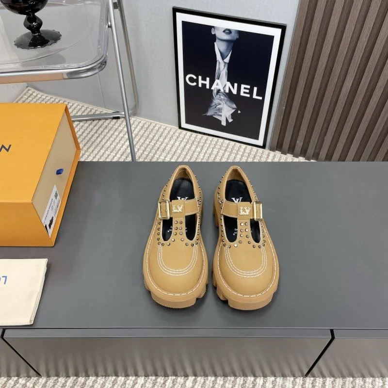 Versatile Louis Vuitton Low Shoes 31608