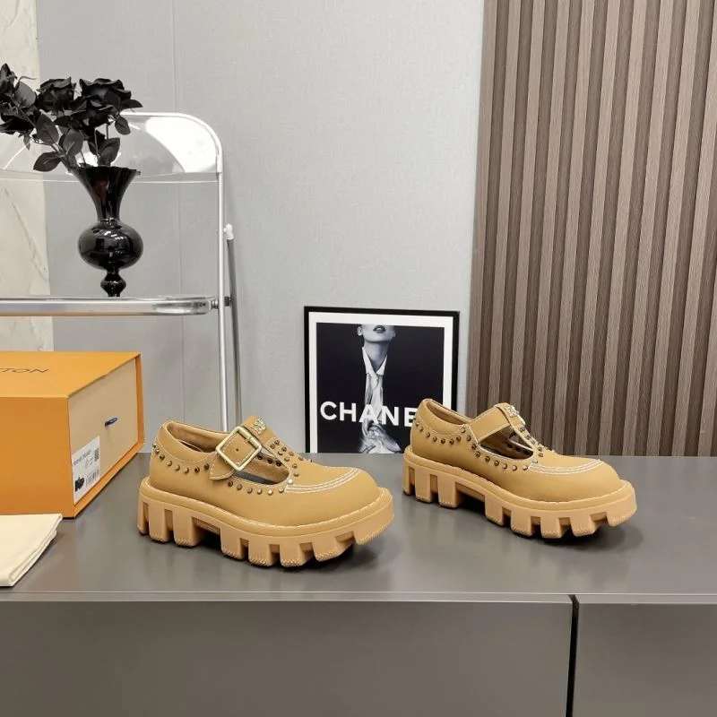 Versatile Louis Vuitton Low Shoes 31608