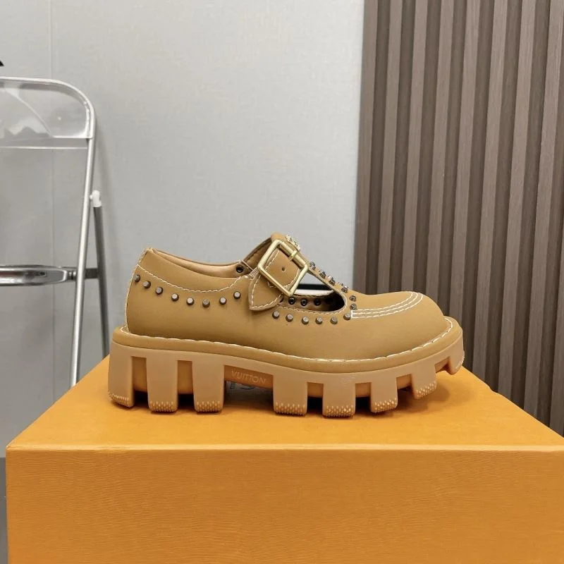 Versatile Louis Vuitton Low Shoes 31608