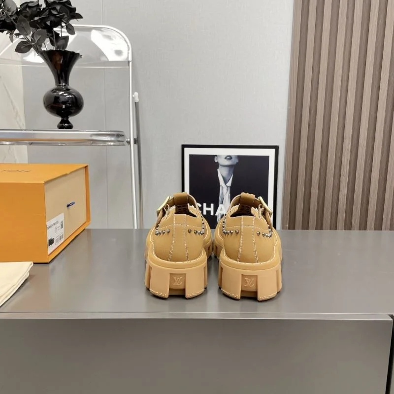 Versatile Louis Vuitton Low Shoes 31608