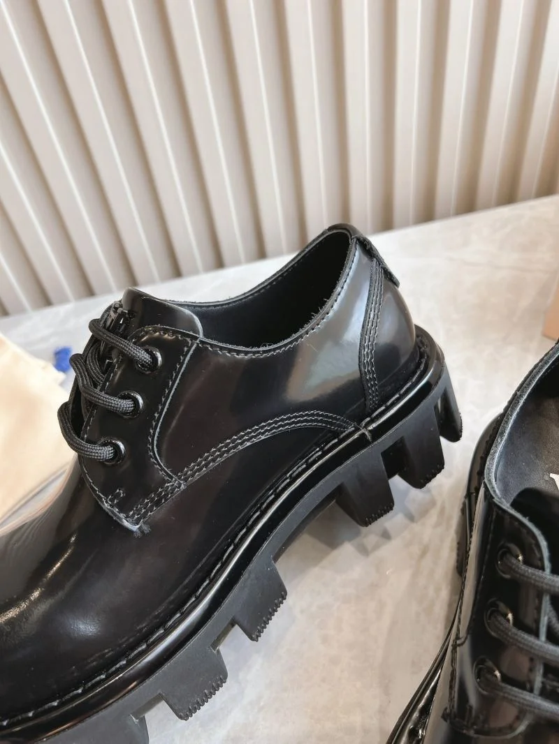EasyCare Louis Vuitton Low Shoes 31602
