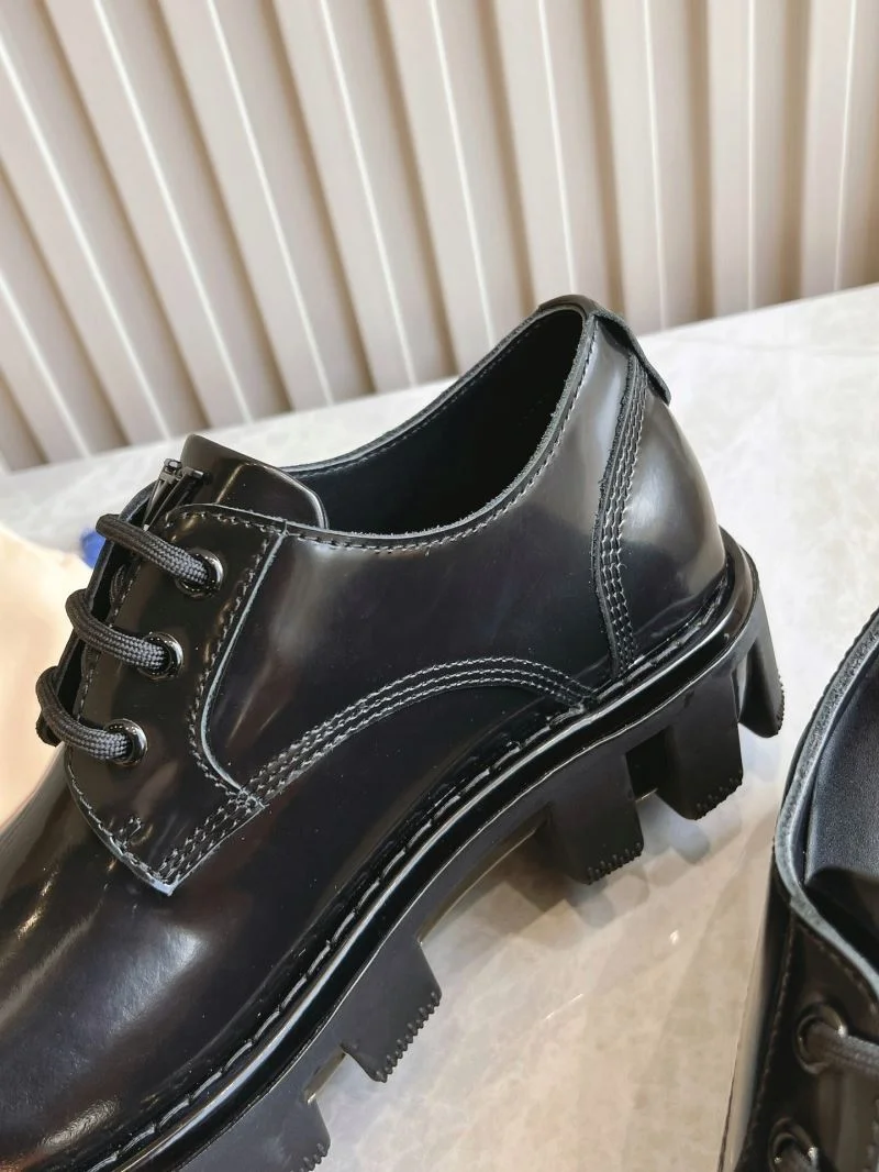 Louis Vuitton Low Shoes Durable 31601