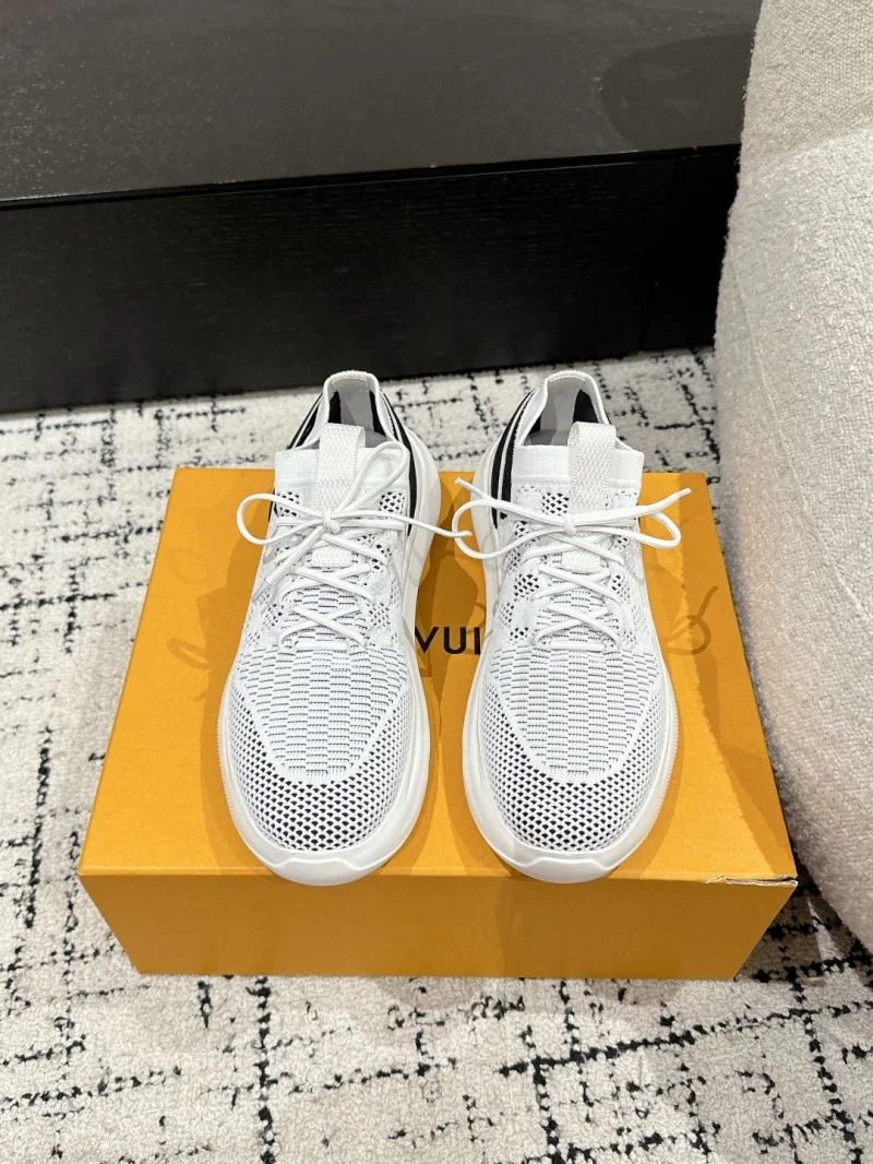 Sleek Louis Vuitton Low Shoes 32337