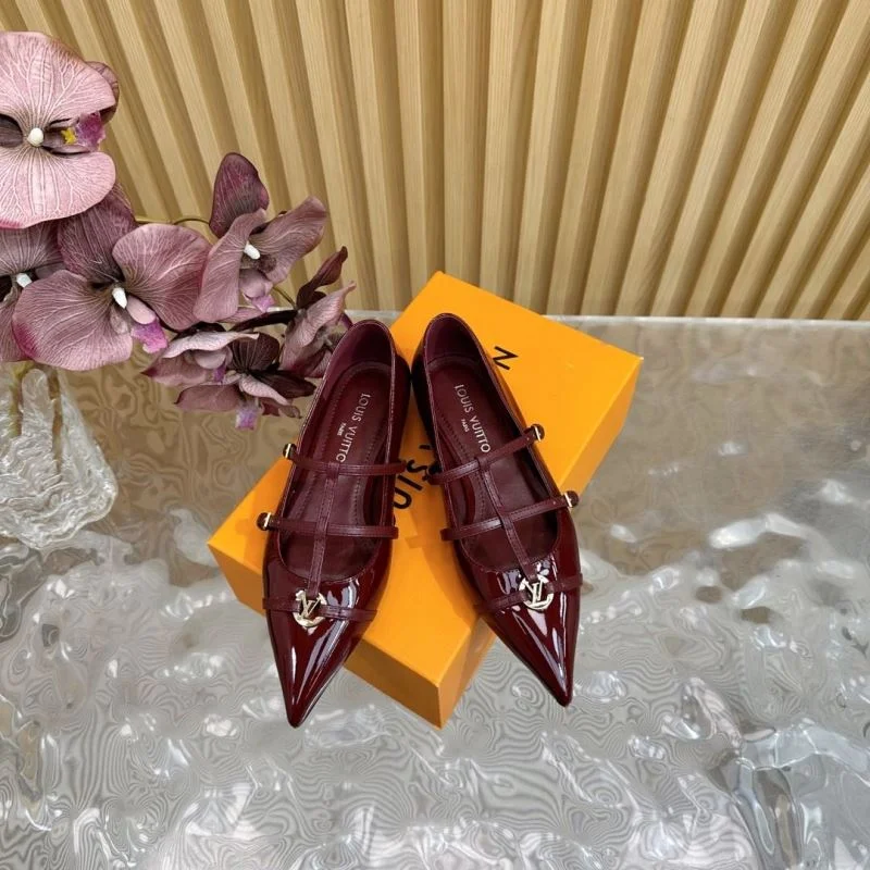 Louis Vuitton Low Shoes Modern 32335