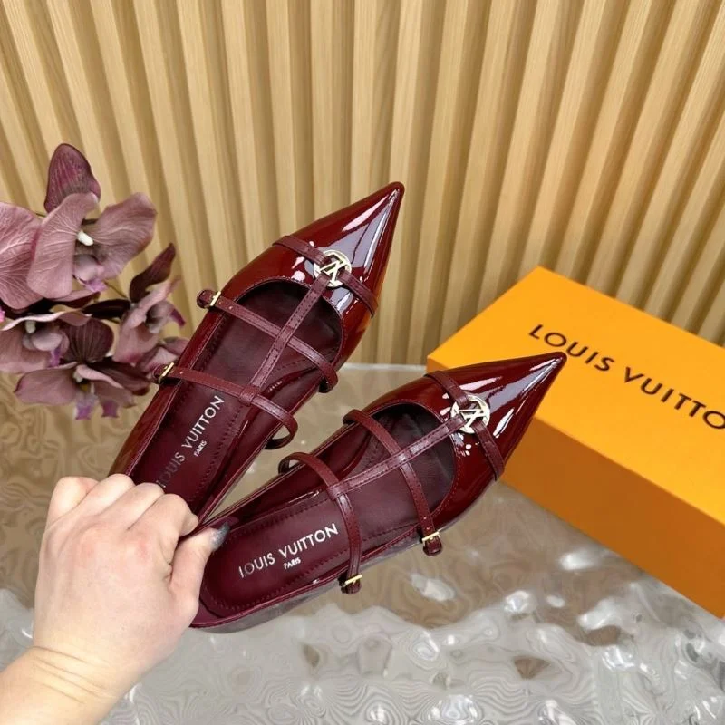 Louis Vuitton Low Shoes Modern 32335