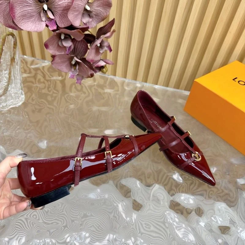 Louis Vuitton Low Shoes Modern 32335