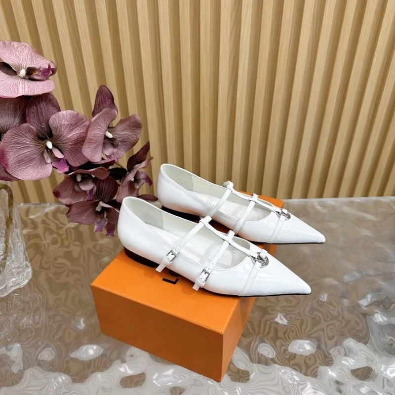 Louis Vuitton Low Shoes WaterResistant 32340
