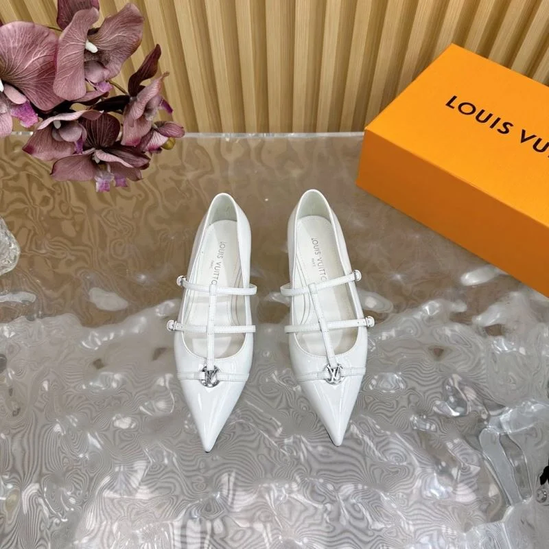 Louis Vuitton Low Shoes WaterResistant 32340