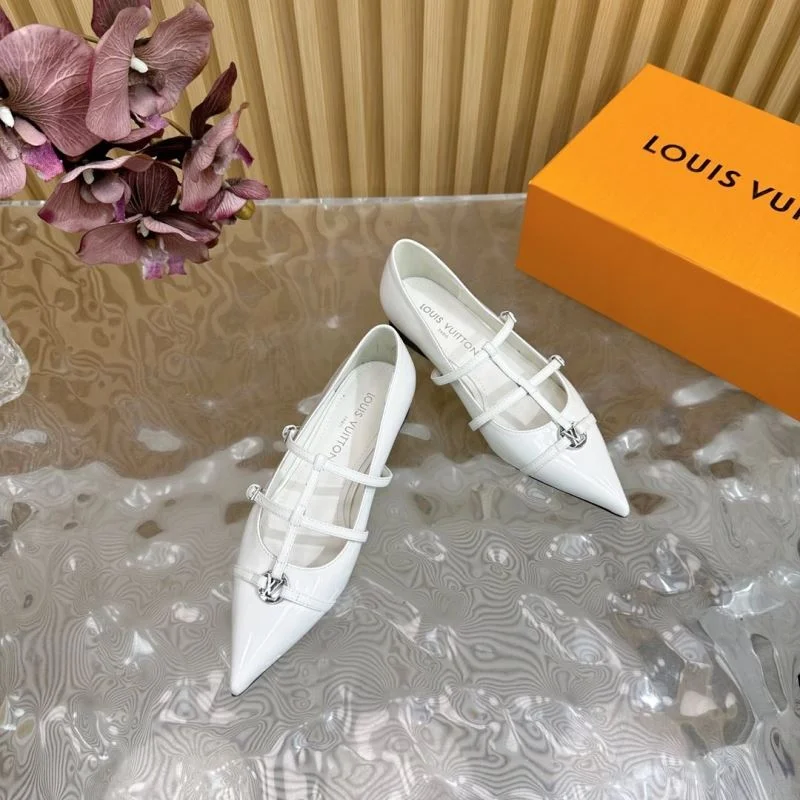 Louis Vuitton Low Shoes WaterResistant 32340