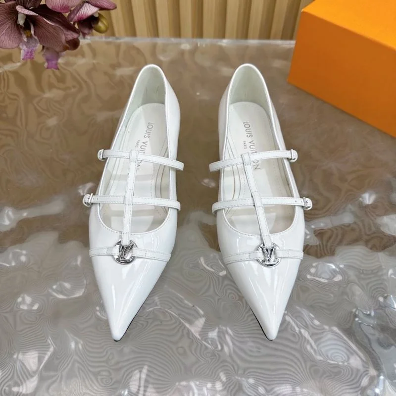 Louis Vuitton Low Shoes WaterResistant 32340