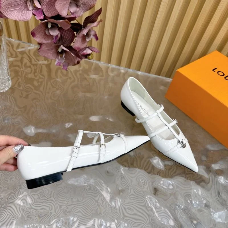 Louis Vuitton Low Shoes WaterResistant 32340