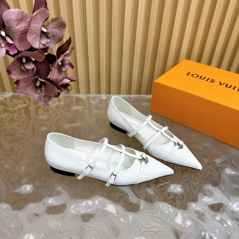 Louis Vuitton Low Shoes WaterResistant 32340