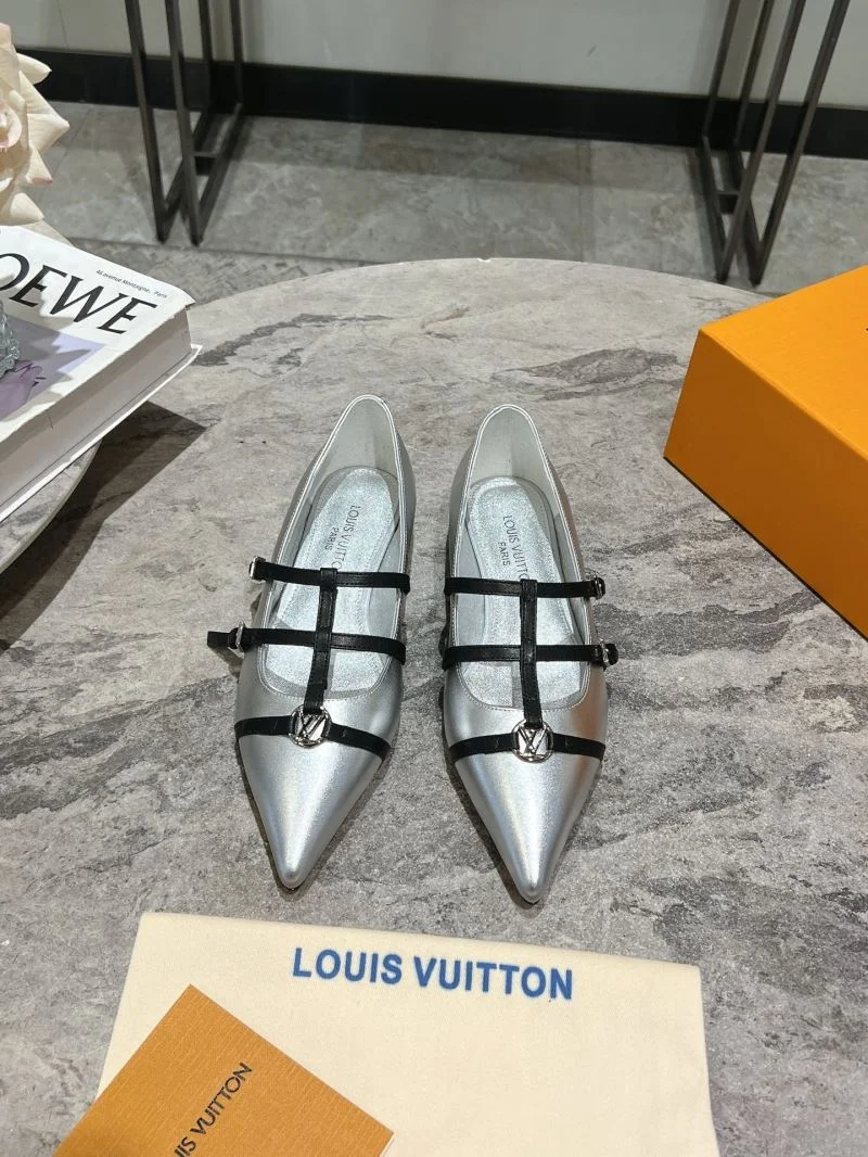 Resilient Louis Vuitton Low Shoes 32315