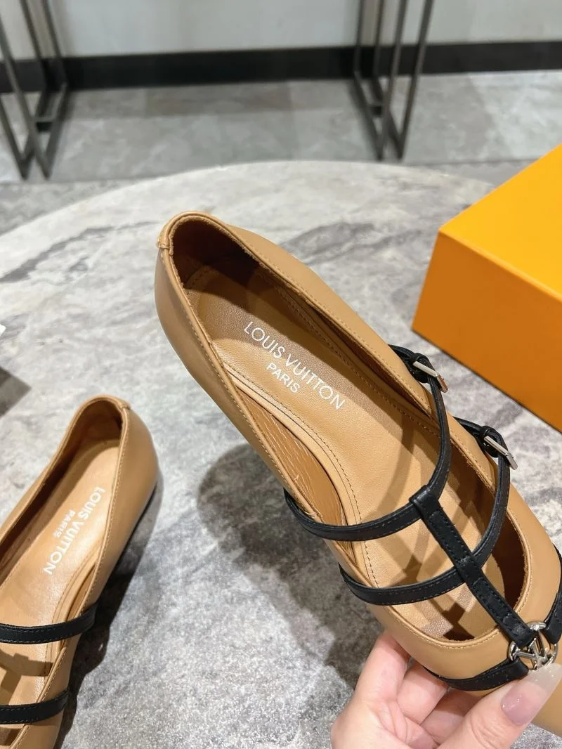 Louis Vuitton Low Shoes EasyCare 32322