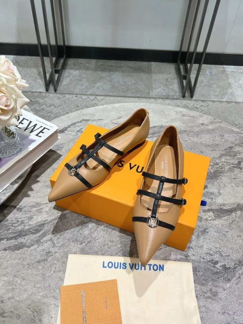 Louis Vuitton Low Shoes EasyCare 32322