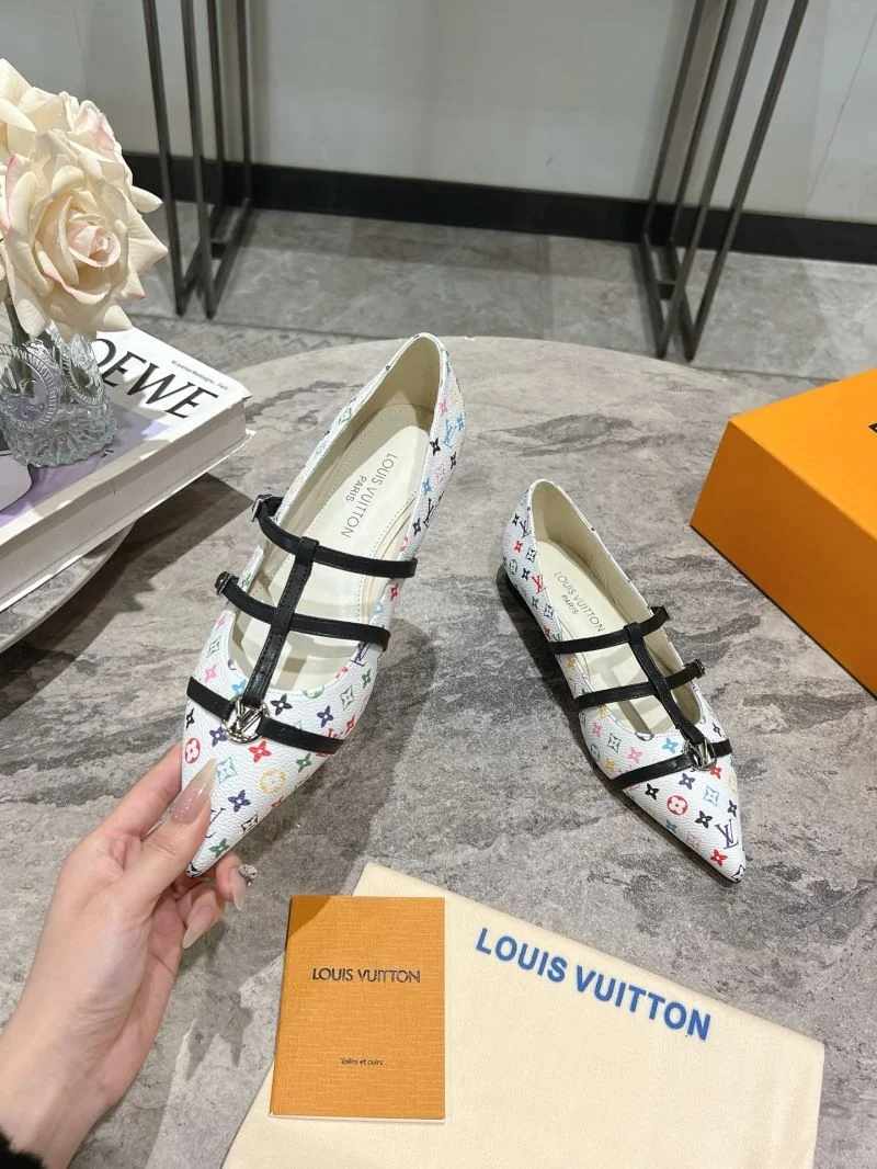Modern Louis Vuitton Low Shoes 32317