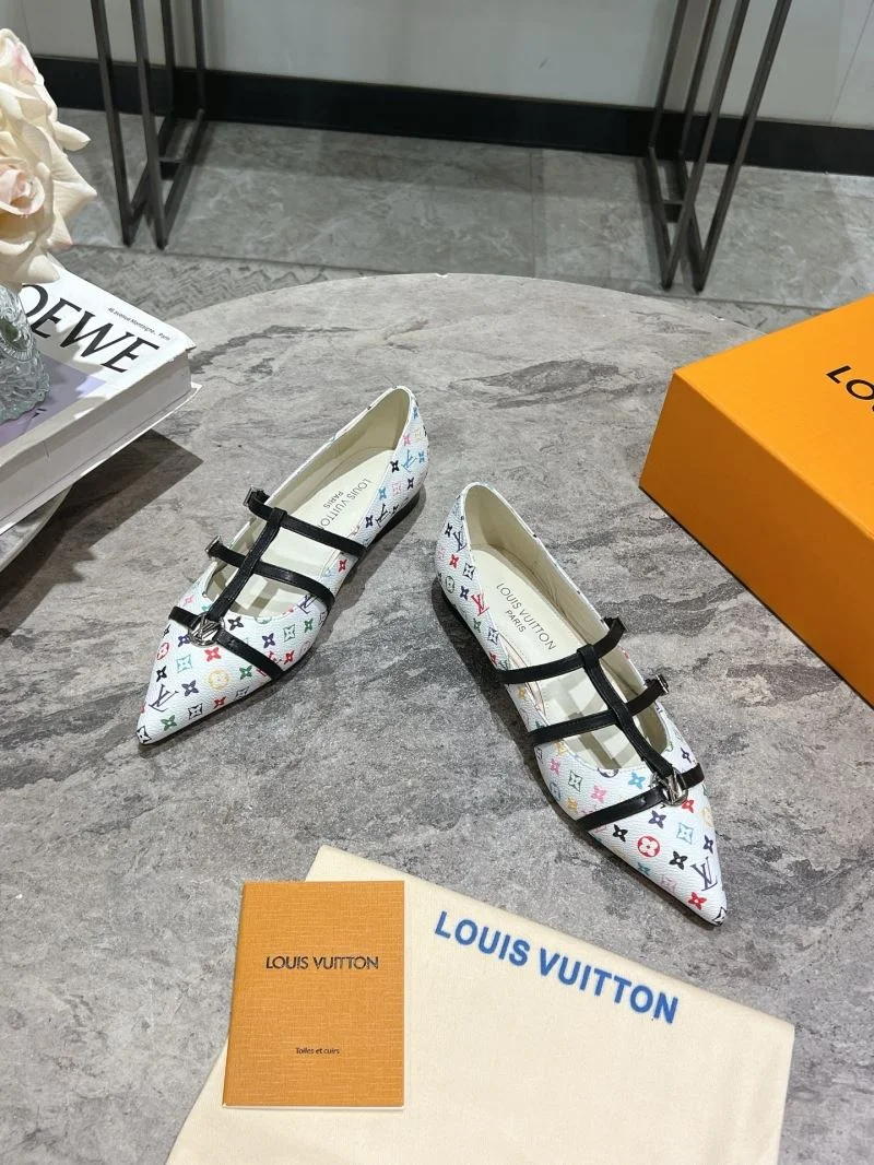 Modern Louis Vuitton Low Shoes 32317
