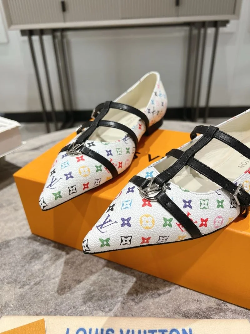 Modern Louis Vuitton Low Shoes 32317