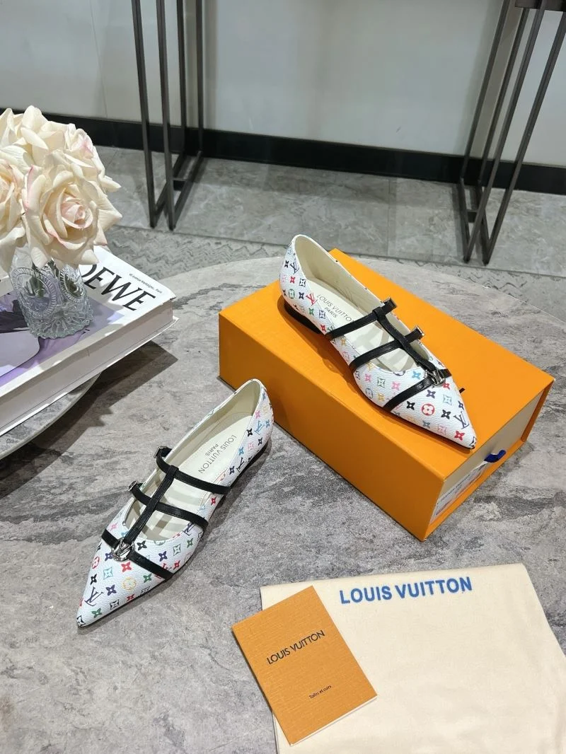 Modern Louis Vuitton Low Shoes 32317