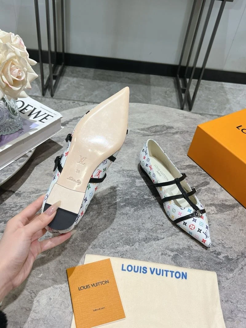 Modern Louis Vuitton Low Shoes 32317