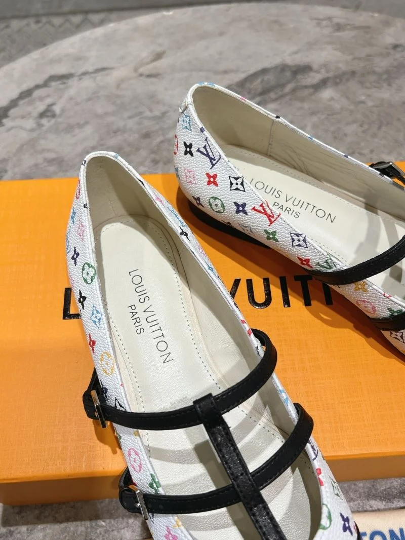 Modern Louis Vuitton Low Shoes 32317