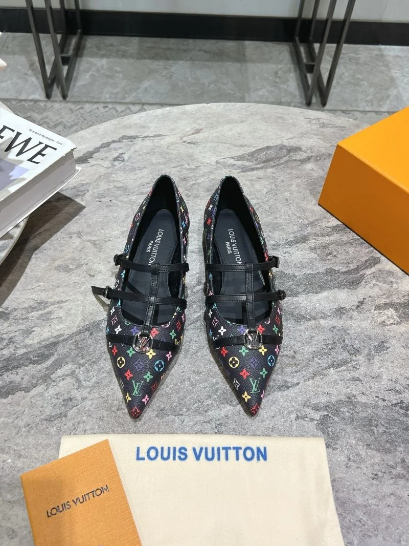 Louis Vuitton Low Shoes Elegant 32319