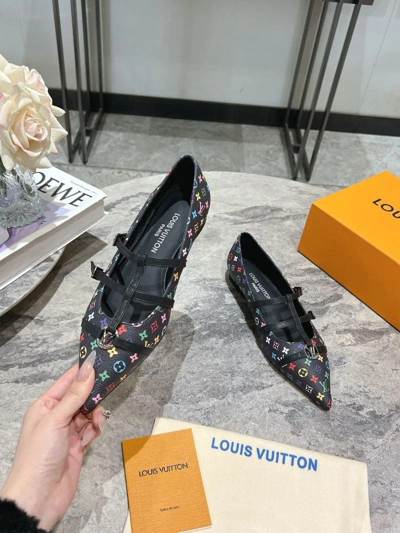 Louis Vuitton Low Shoes Elegant 32319