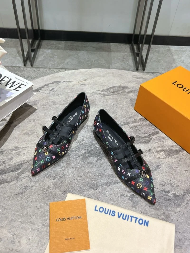 Louis Vuitton Low Shoes Elegant 32319