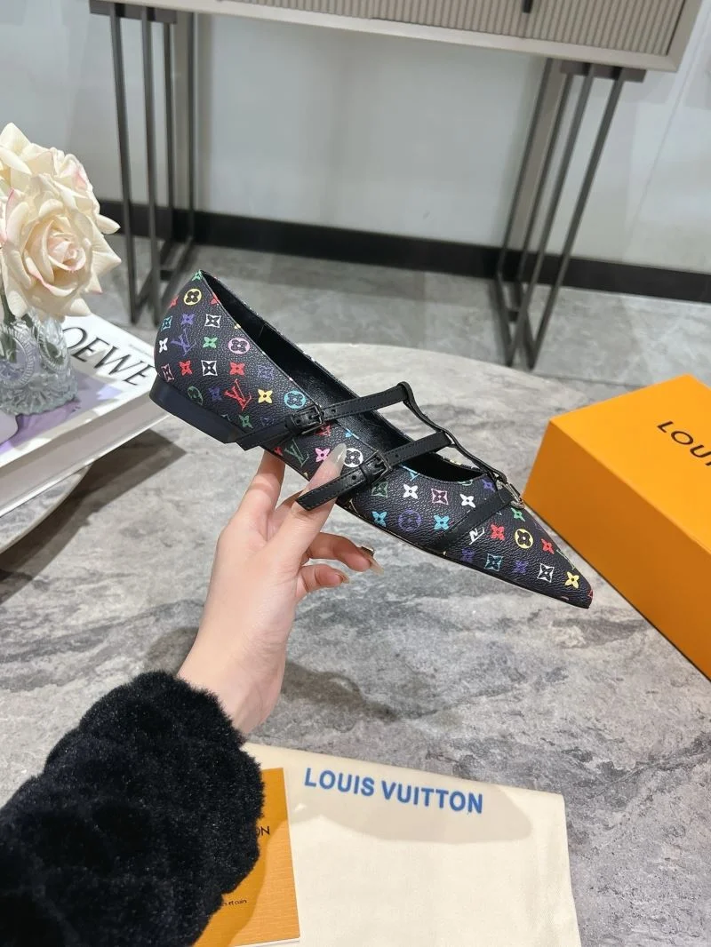 Louis Vuitton Low Shoes Elegant 32319
