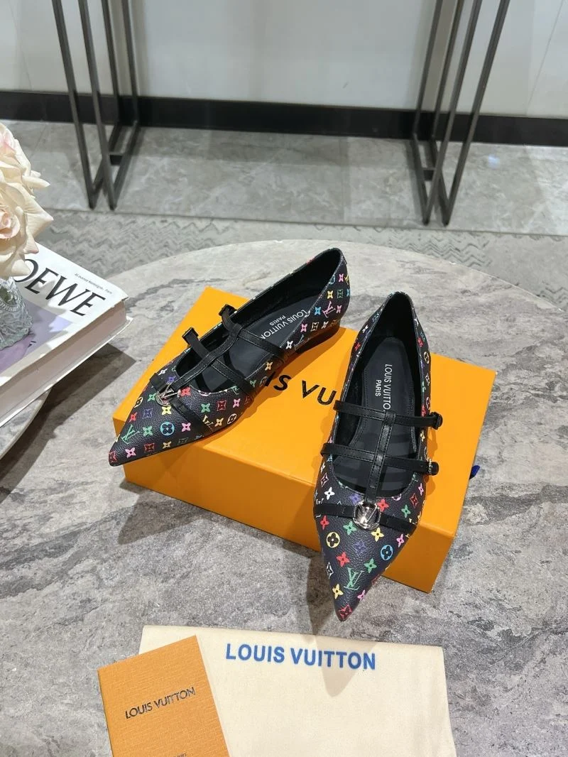 Louis Vuitton Low Shoes Elegant 32319