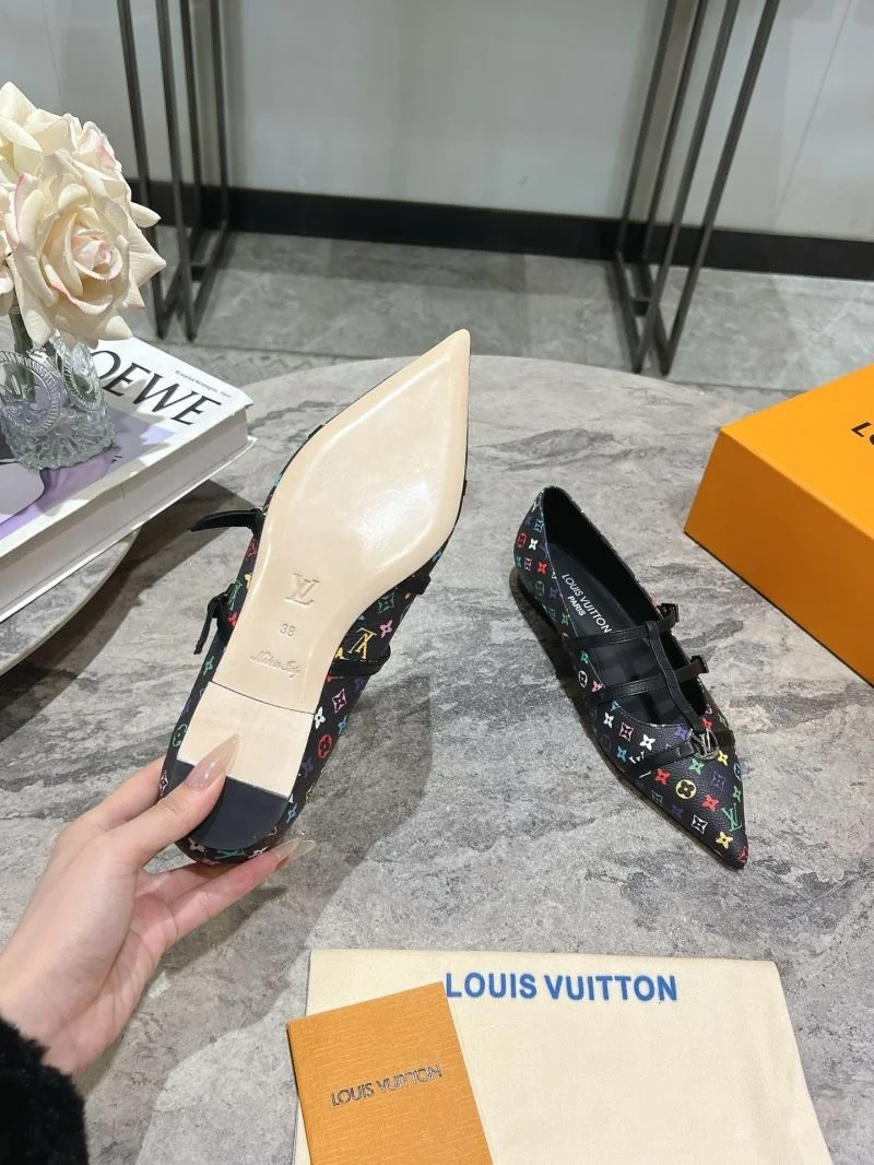 Louis Vuitton Low Shoes Elegant 32319
