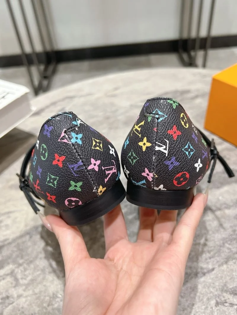 Louis Vuitton Low Shoes Elegant 32319