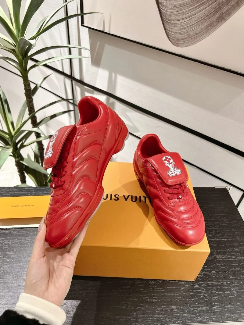 Louis Vuitton Low Shoes Sleek 32304