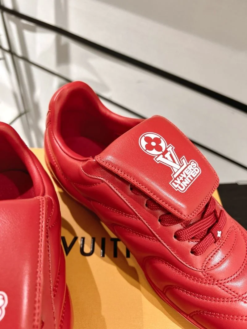 Louis Vuitton Low Shoes Sleek 32304