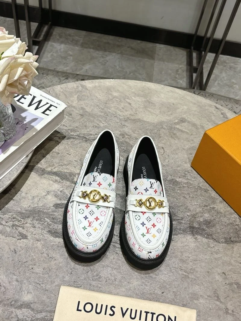 Louis Vuitton Low Shoes Attractive 32313