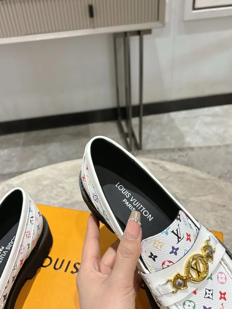 Louis Vuitton Low Shoes Attractive 32313