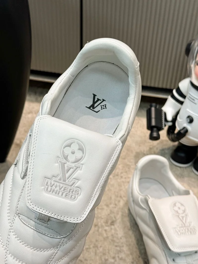 Louis Vuitton Low Shoes Sleek 32309